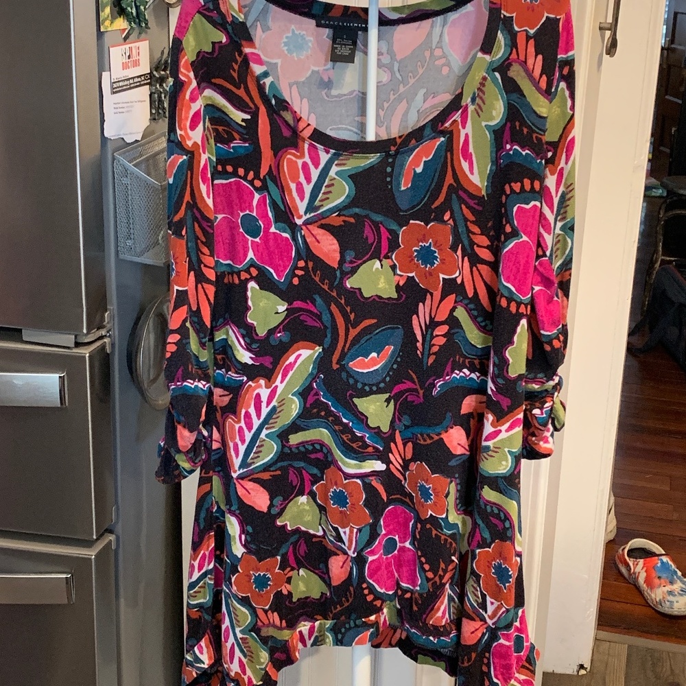 Grace Elements asymmetric ruched sleeve tunic. Worn a few‎ times